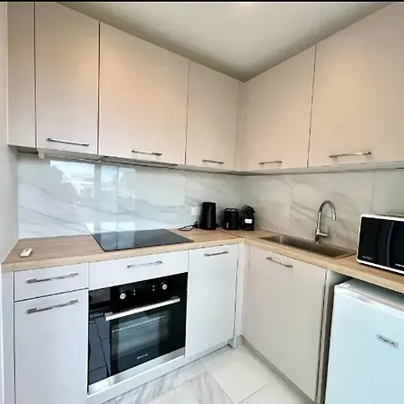 Apartment Moderne A Les Pins - 30 M² Avec Balcon Juan-les-Pins