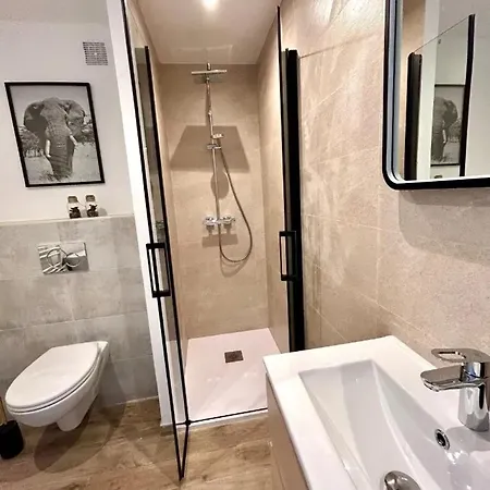 Moderne A Les Pins - 30 M² Avec Balcon Apartment